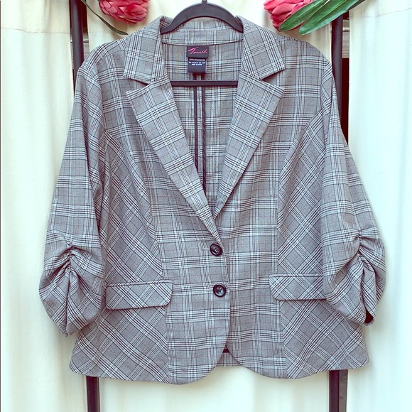 torrid Jackets & Blazers - EUC- TORRID RUFFLED SLEEVE GREY PLAID BLAZER 1X